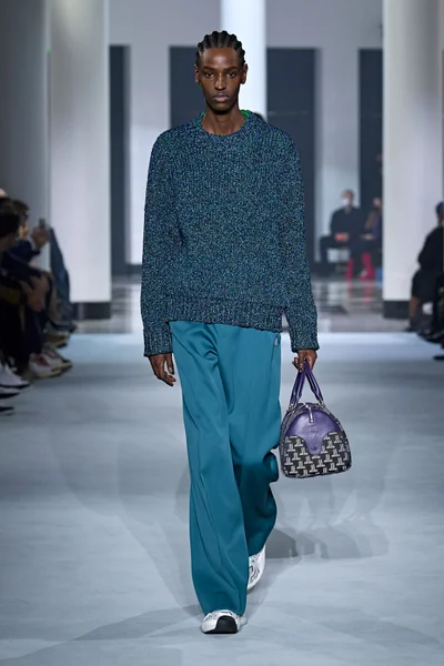 Look 25